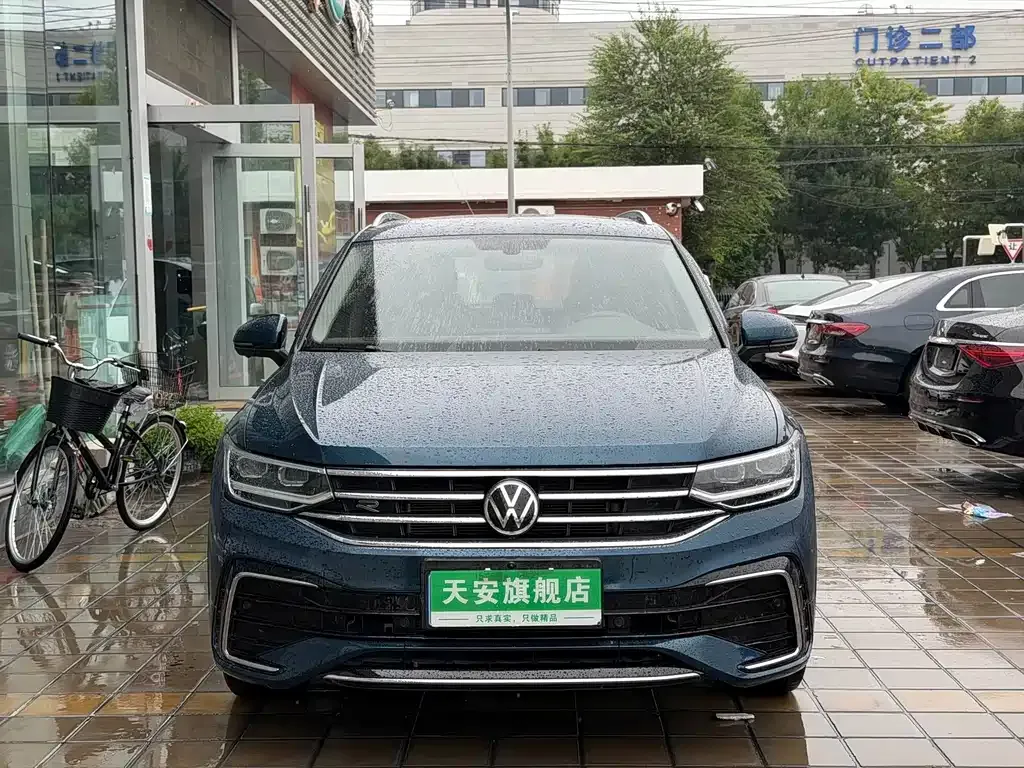 Volkswagen Tiguan L — фото 10