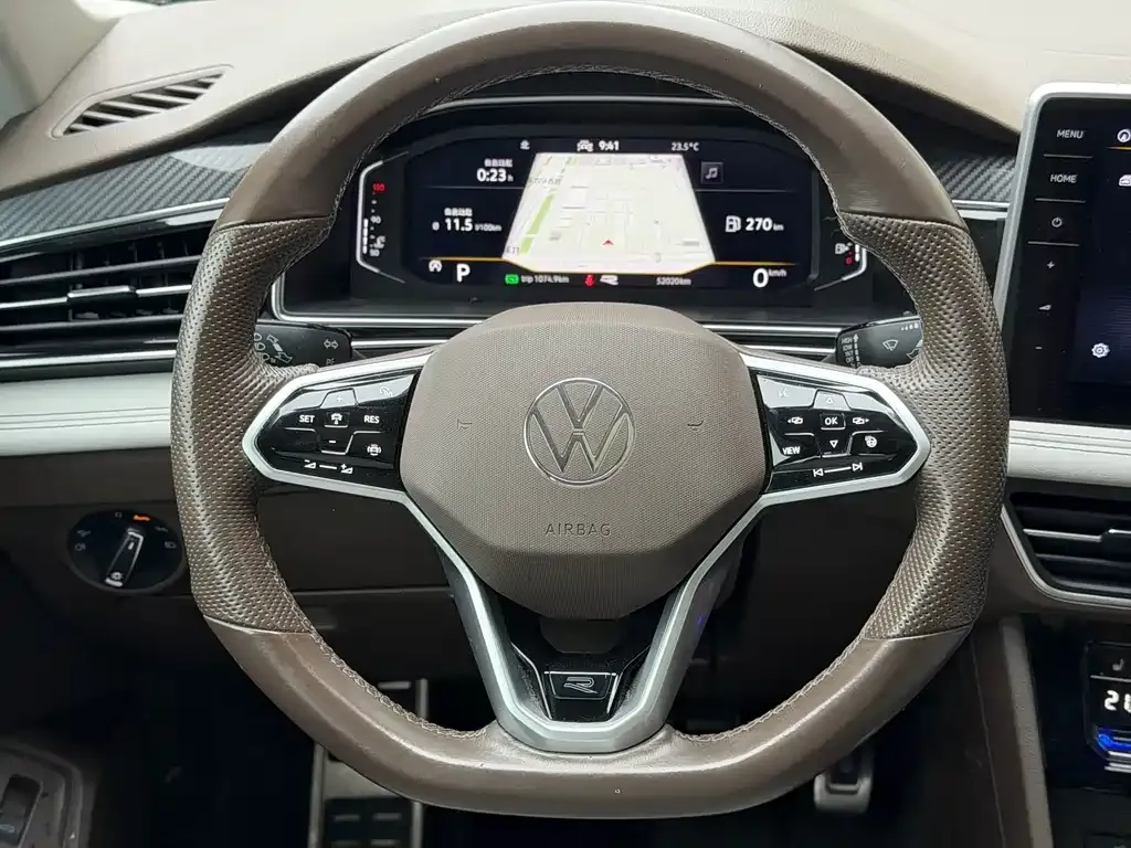 Volkswagen Tiguan L — фото 2