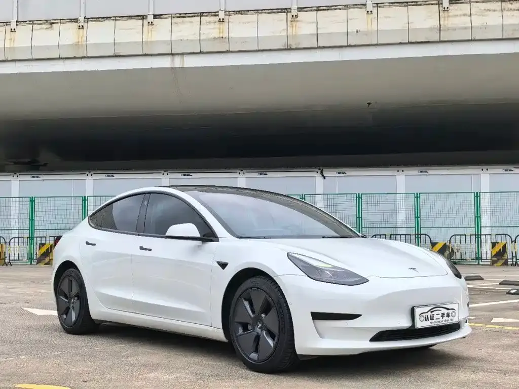 Tesla Model 3 — фото 5
