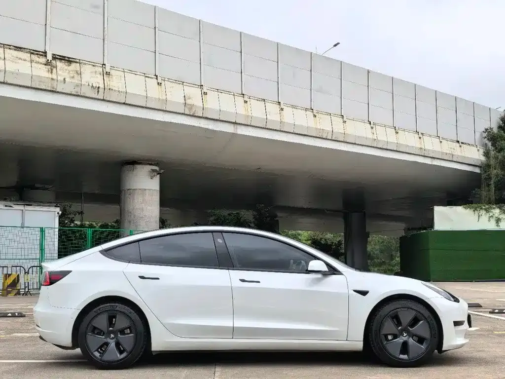 Tesla Model 3 — фото 3