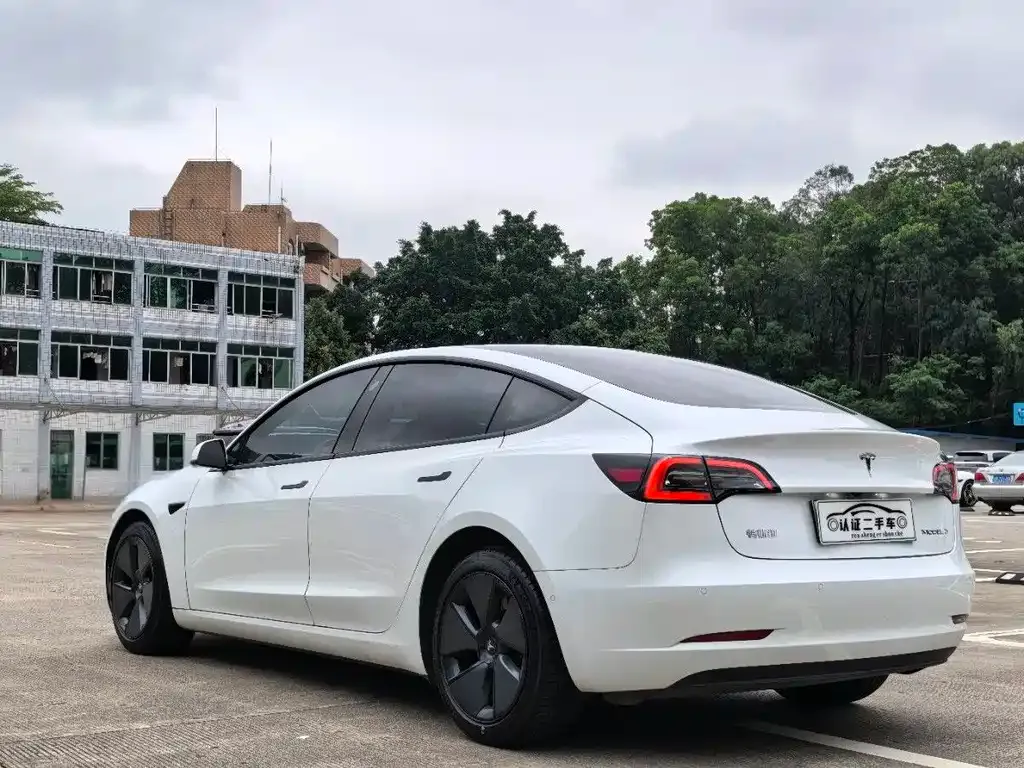 Tesla Model 3 — фото 6