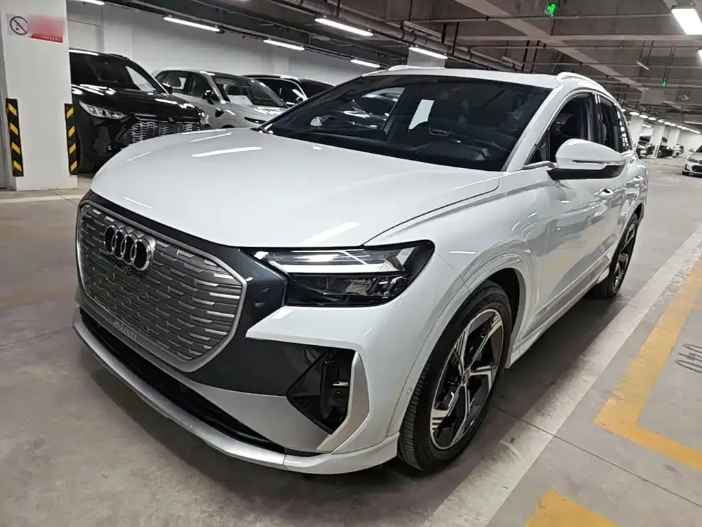 Audi Q4 e-tron — фото 1
