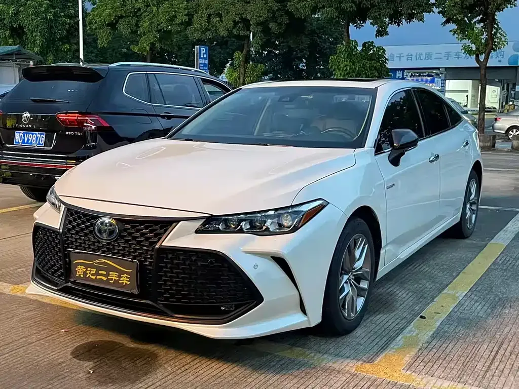Toyota Avalon — фото 1