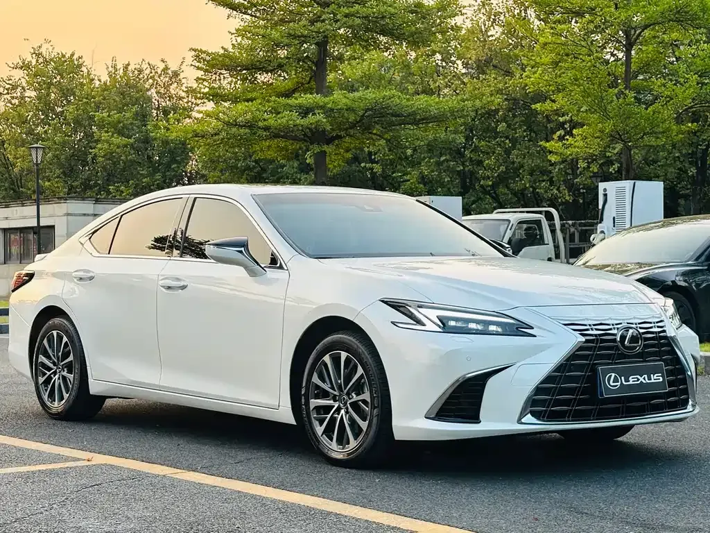 Lexus ES — фото 10