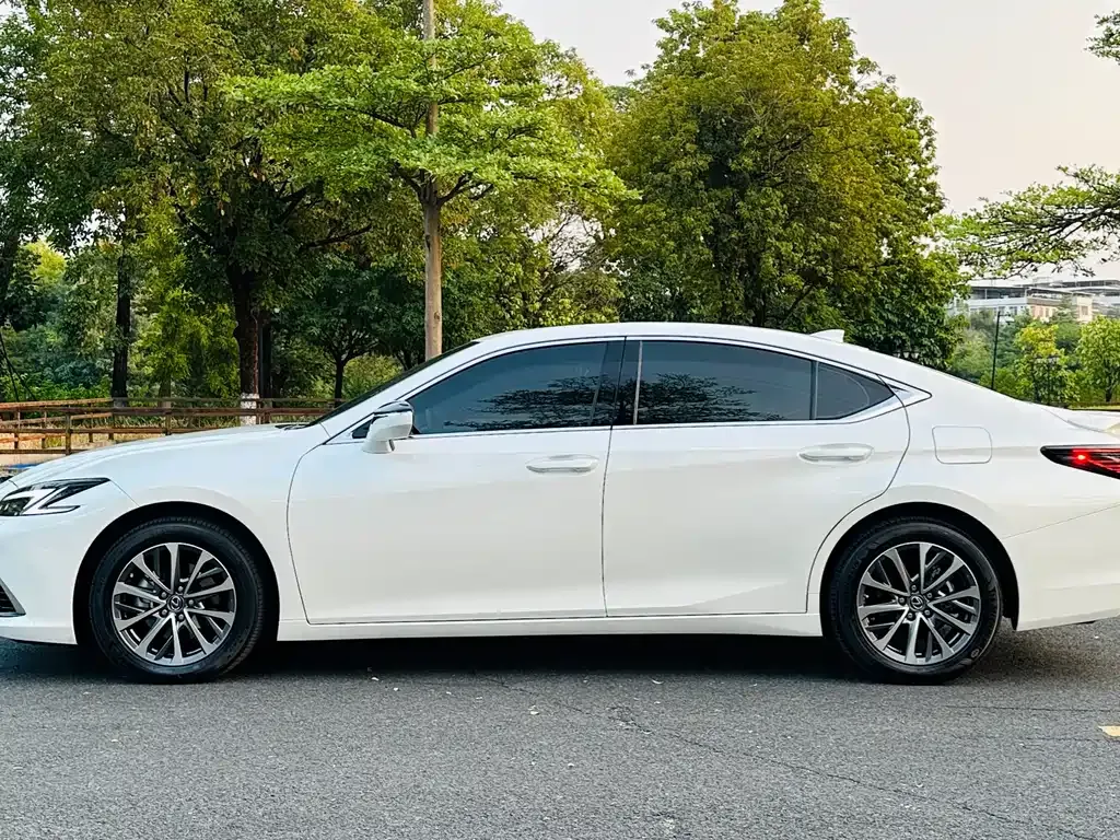 Lexus ES — фото 9