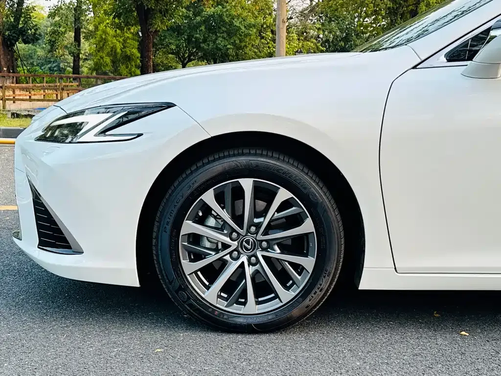 Lexus ES — фото 6