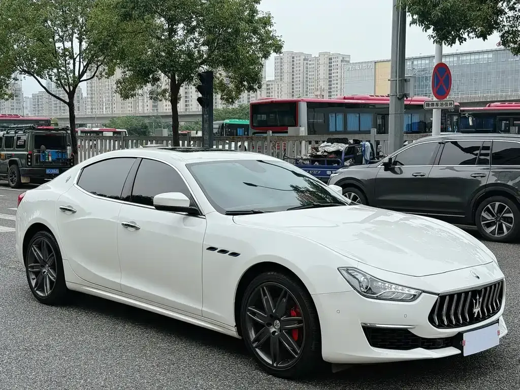 Maserati Ghibli — фото 1