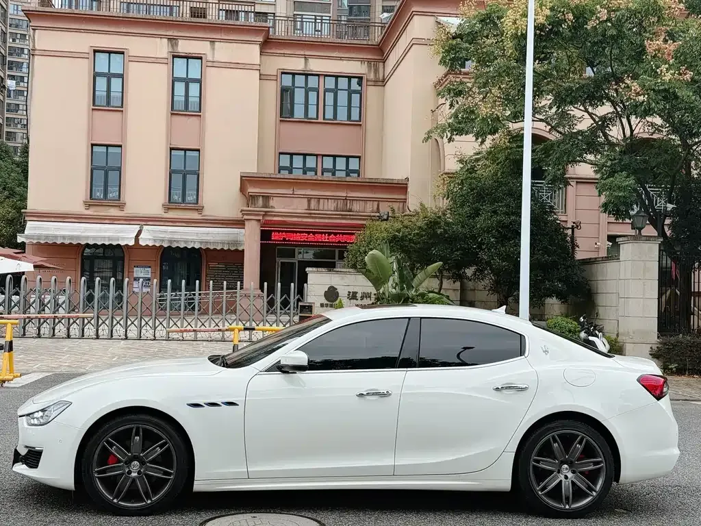 Maserati Ghibli — фото 10