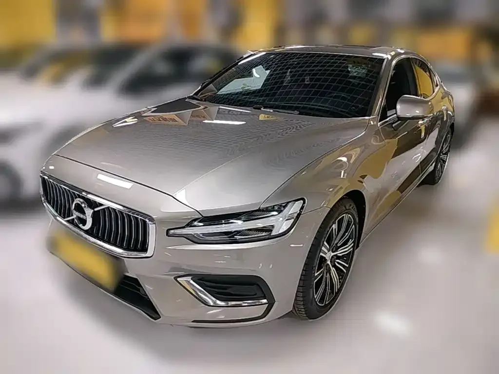 Volvo S60 — фото 1