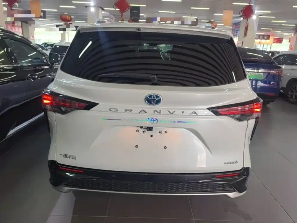 Toyota Granvia — фото 7