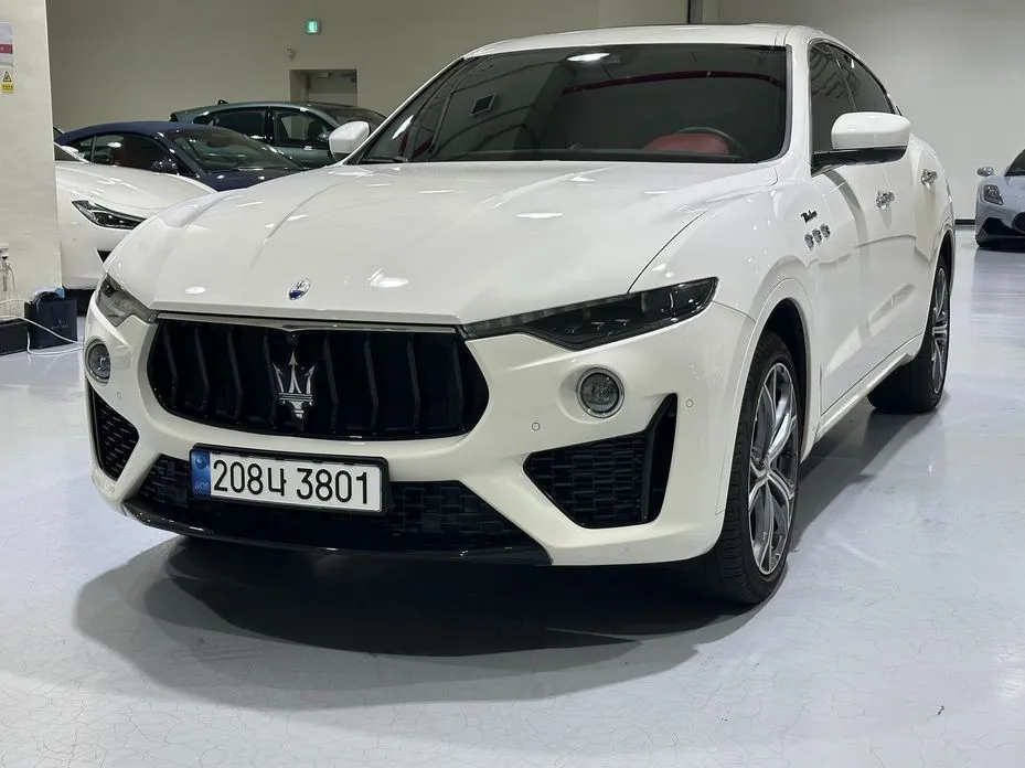 Maserati Levante — фото 1