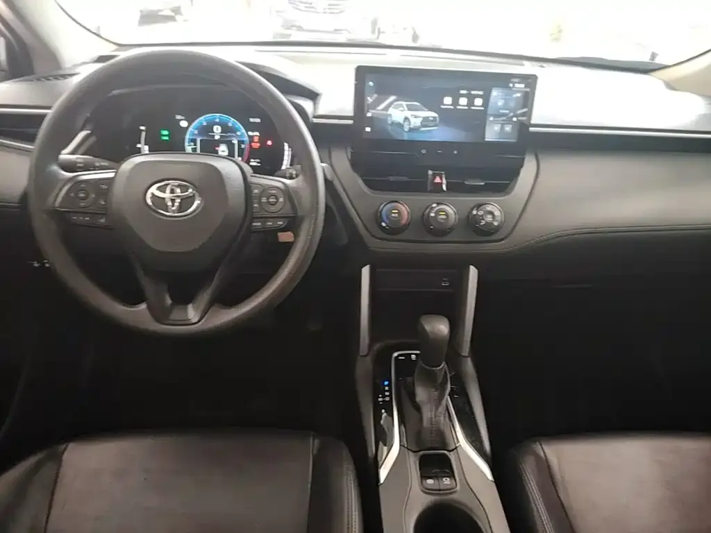 Toyota Corolla Cross — фото 1