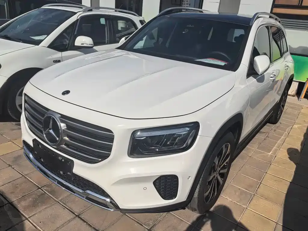 Mercedes-Benz GLB — фото 1