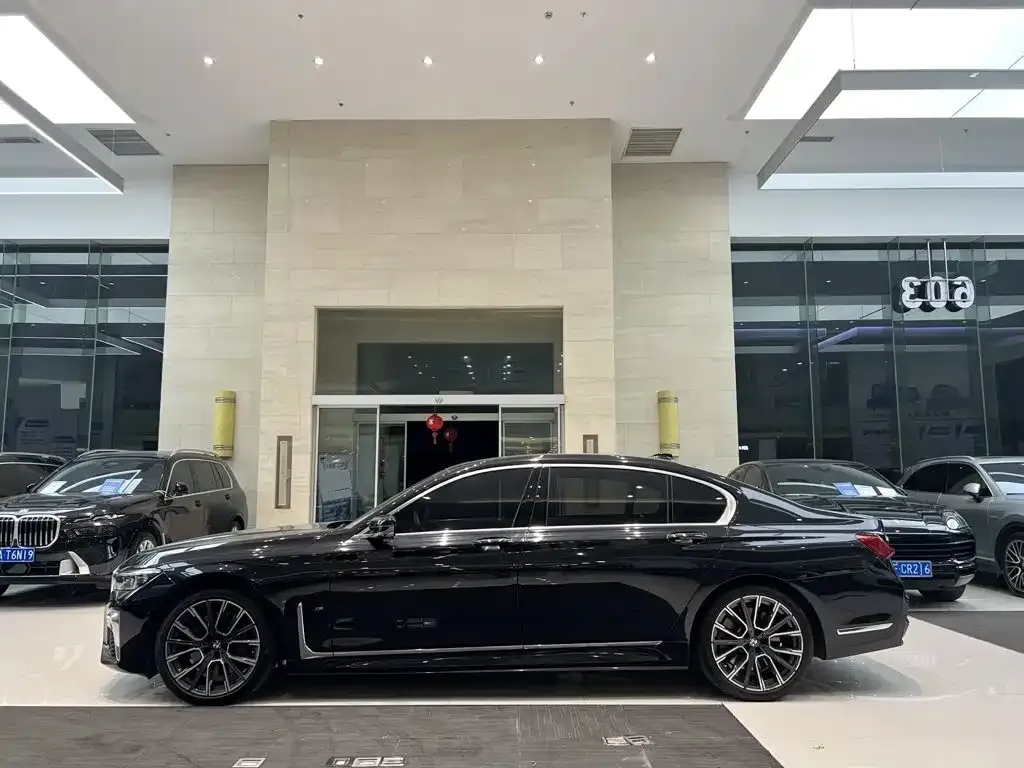 BMW 7 Series — фото 8