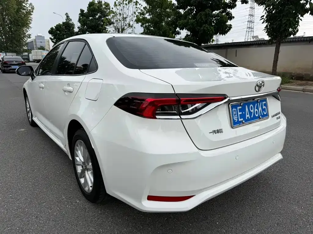 Toyota Corolla — фото 7