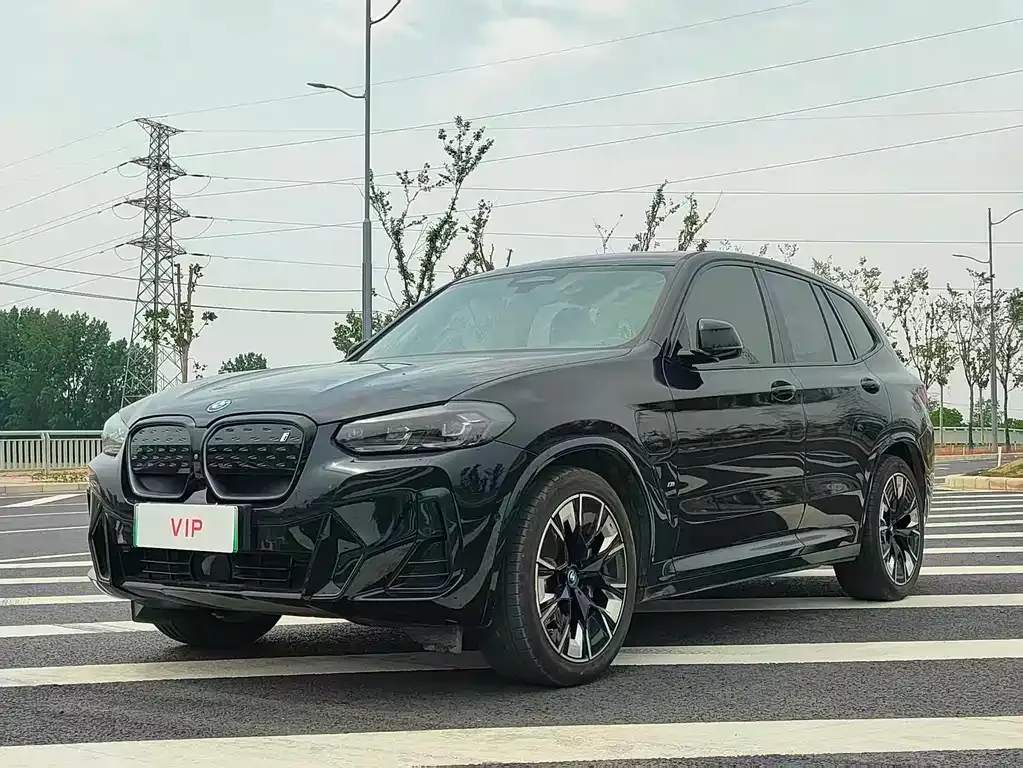 BMW iX3 — фото 1