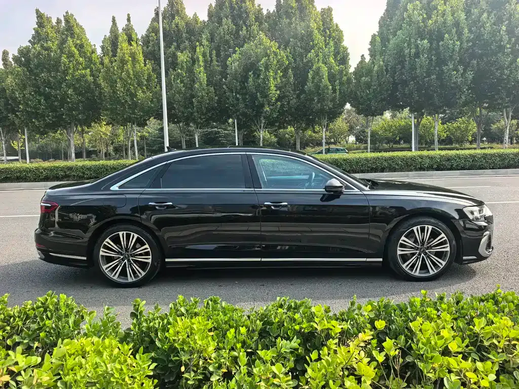 Audi A8 — фото 10
