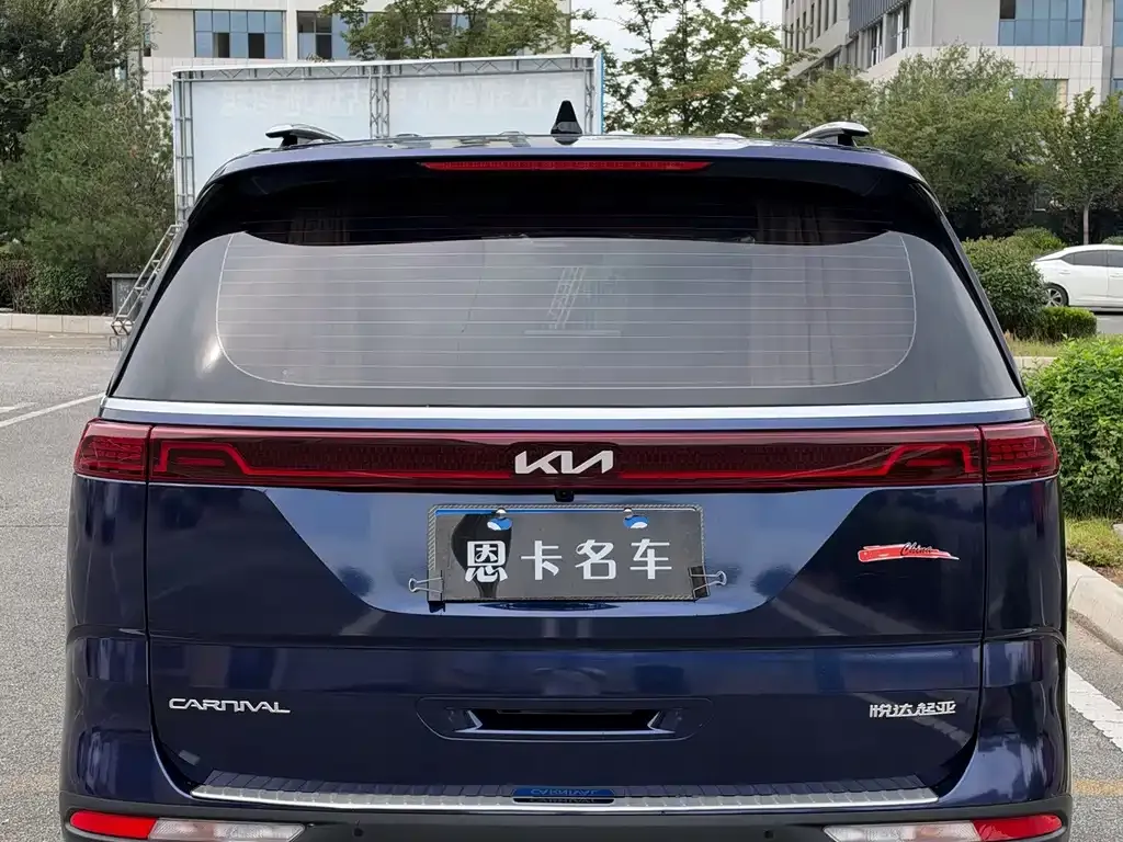 Kia Carnival — фото 4