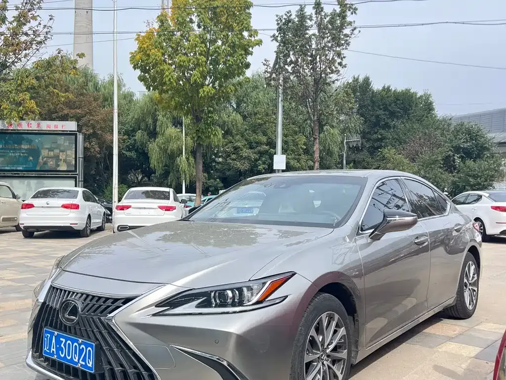 Lexus ES — фото 1