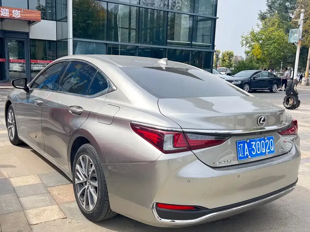 Lexus ES — фото 4