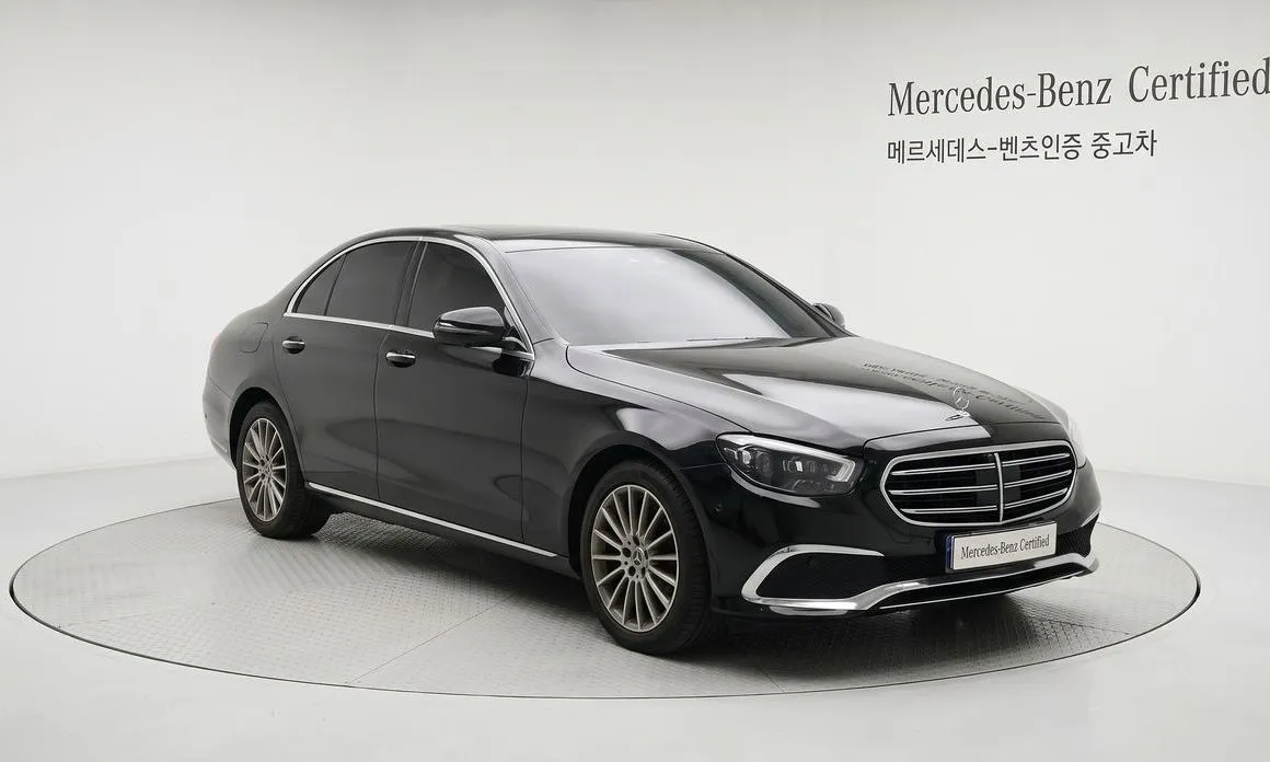 Mercedes-Benz E-Class — фото 1