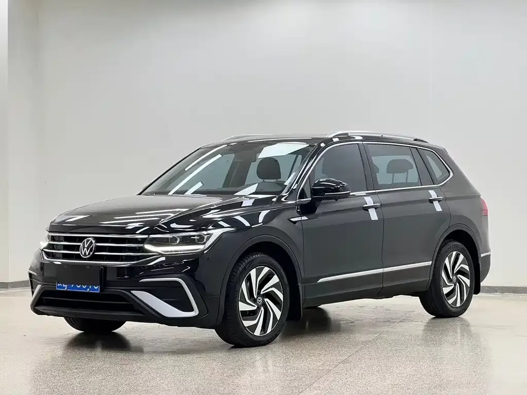 Volkswagen Tiguan L — фото 1