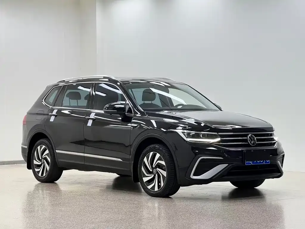 Volkswagen Tiguan L — фото 8