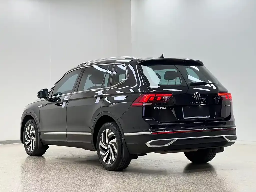 Volkswagen Tiguan L — фото 10