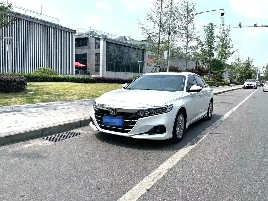 Honda Accord — фото 1