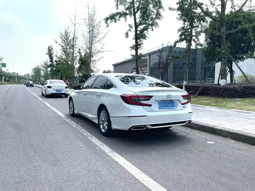 Honda Accord — фото 9