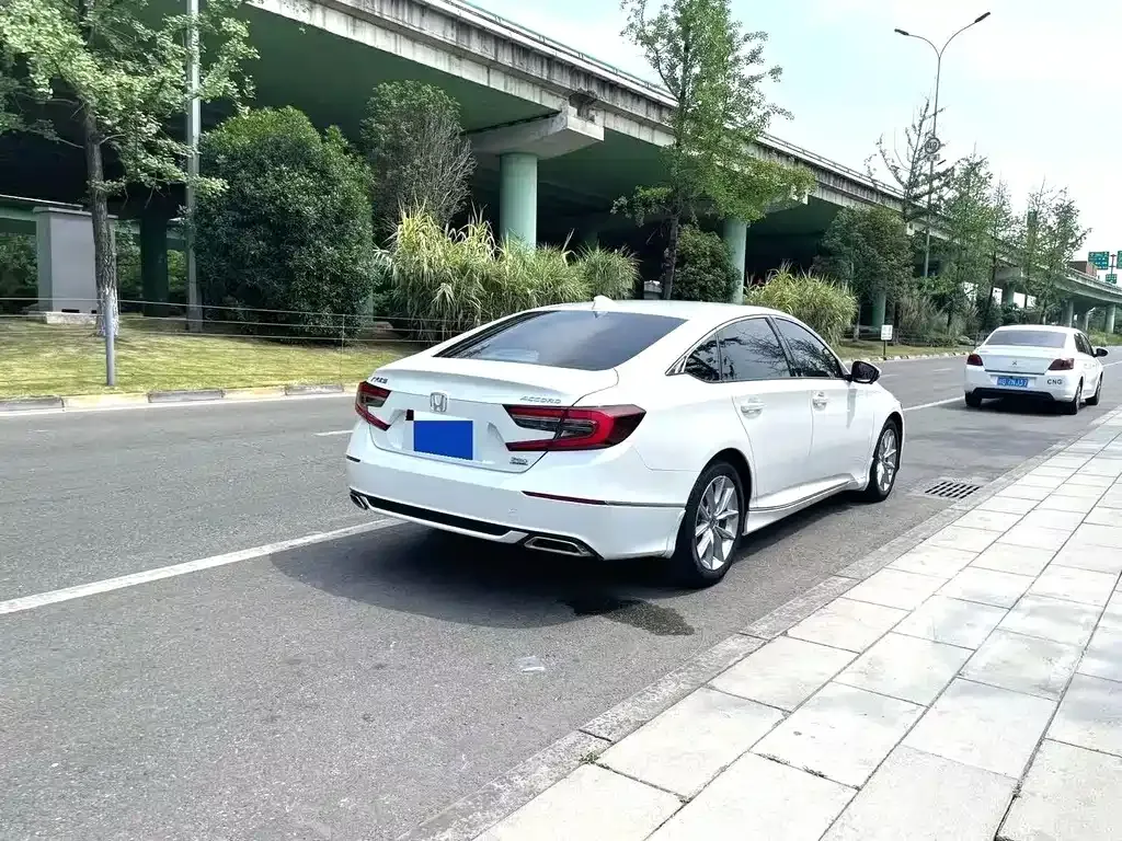 Honda Accord — фото 8