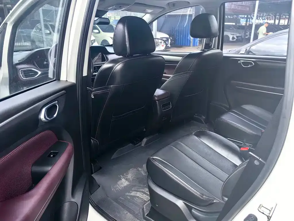 GAC Motor Trumpchi M6 — фото 10