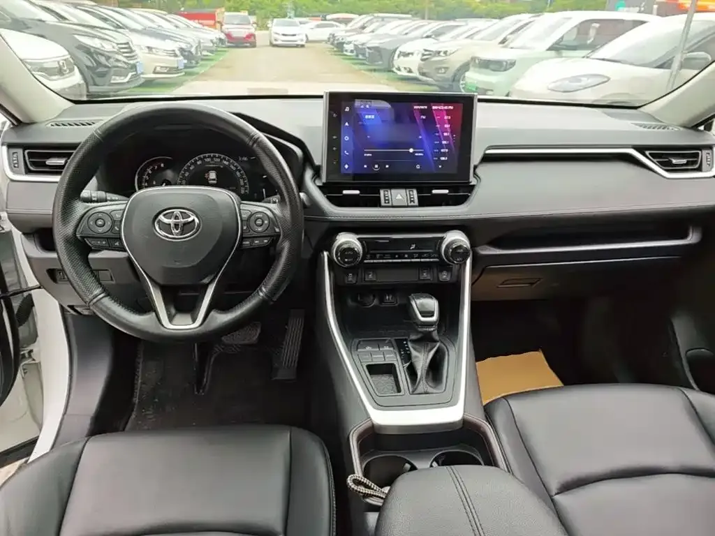 Toyota RAV4 — фото 6