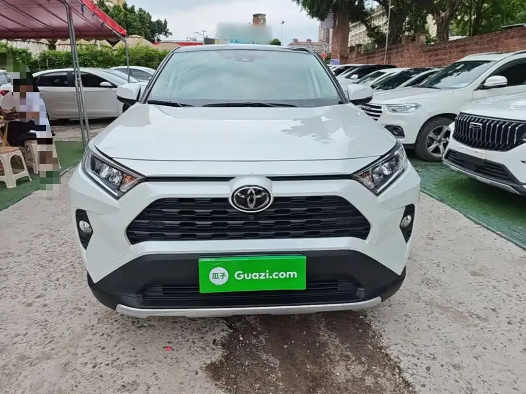Toyota RAV4 — фото 8