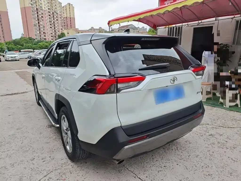 Toyota RAV4 — фото 4