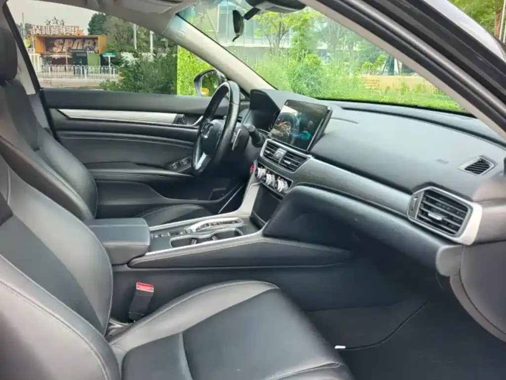 Honda Accord — фото 9