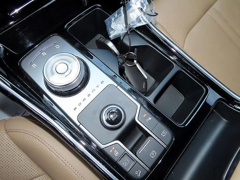 Kia Sorento — фото 8