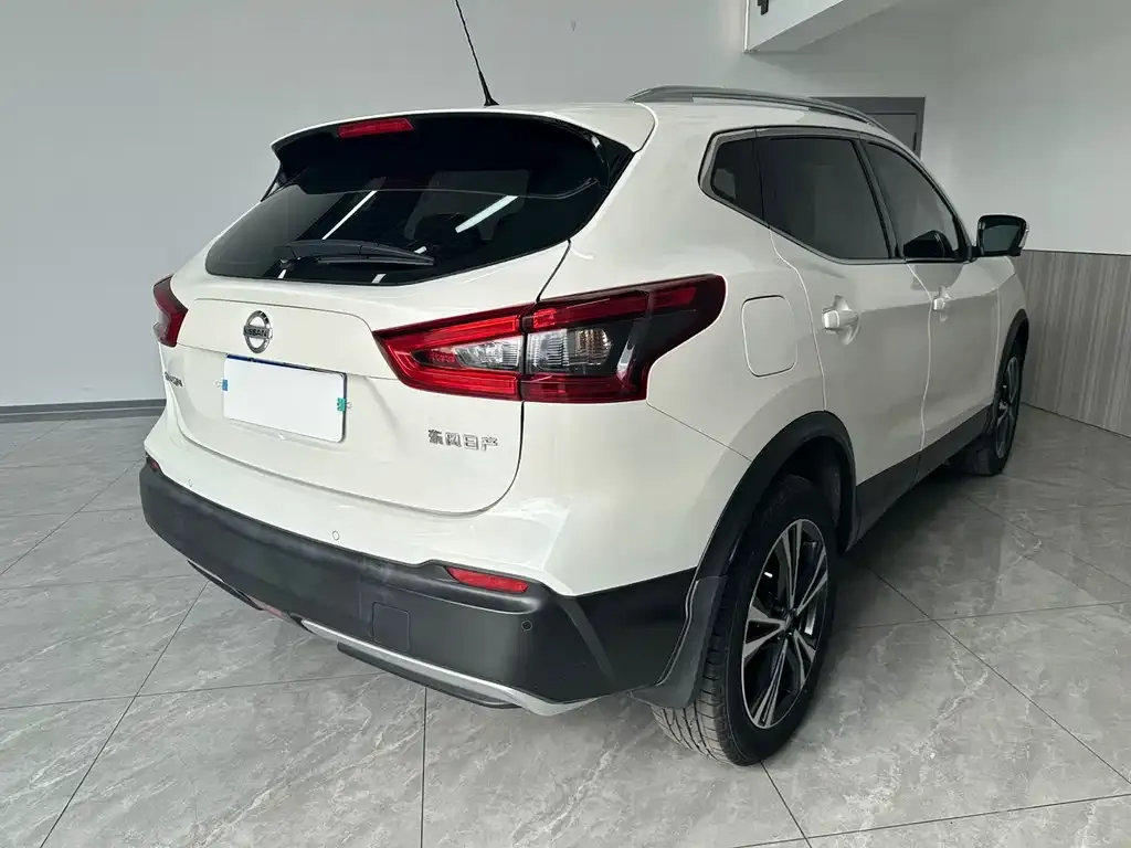 Nissan Qashqai — фото 8
