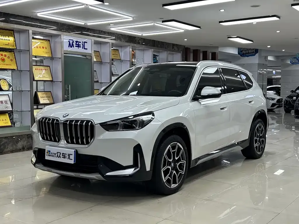 BMW X1 — фото 1