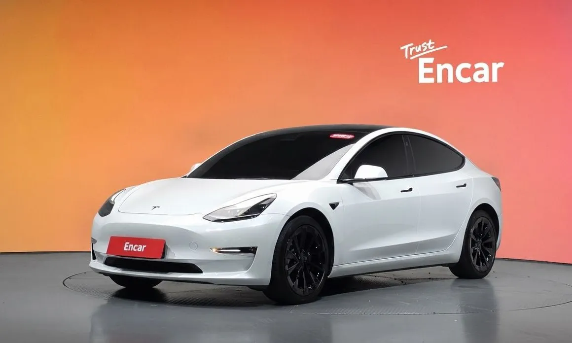 Tesla Model 3 — фото 1