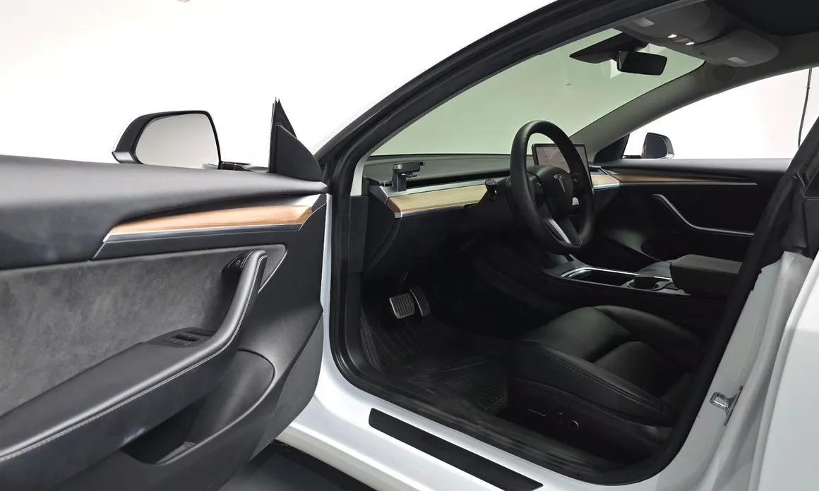 Tesla Model 3 — фото 3