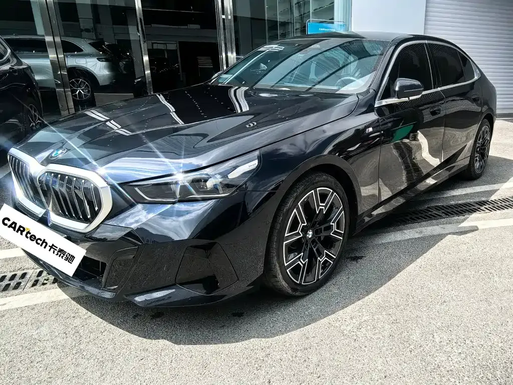 BMW 5 Series — фото 1