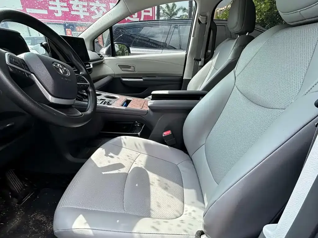 Toyota Granvia — фото 6