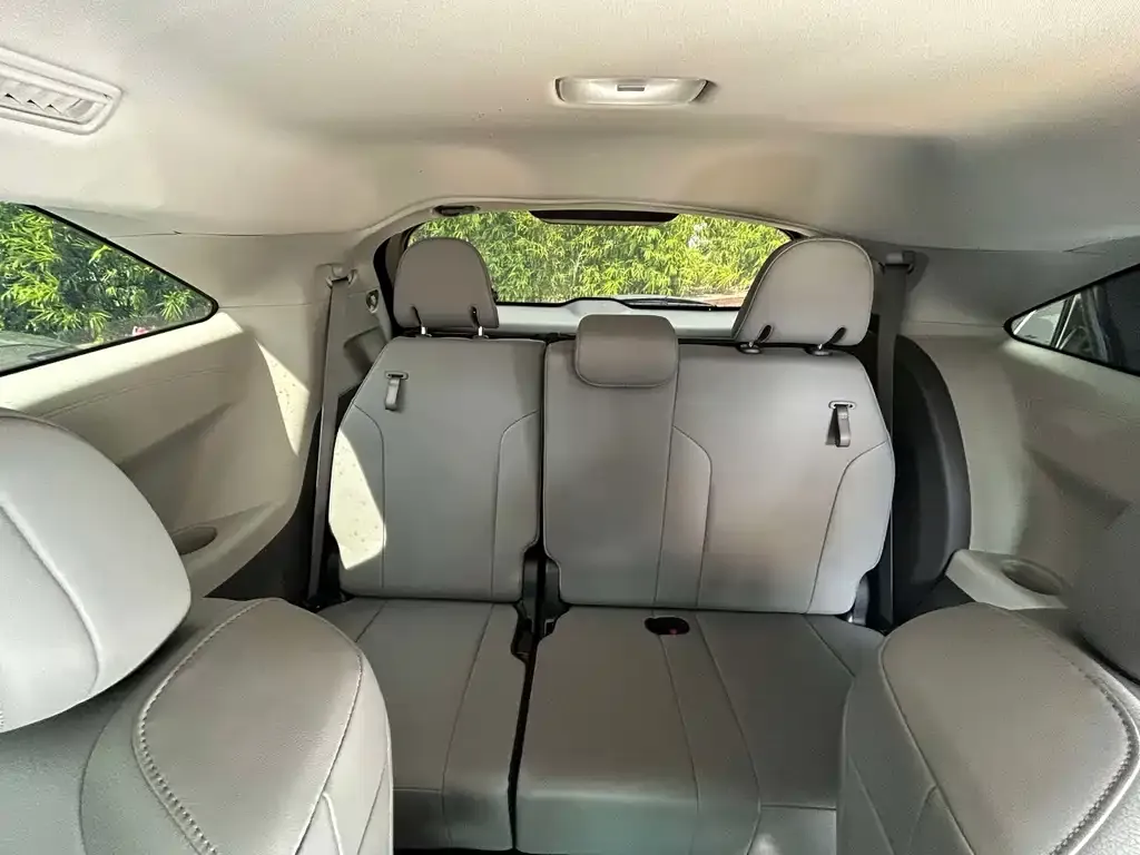 Toyota Granvia — фото 3