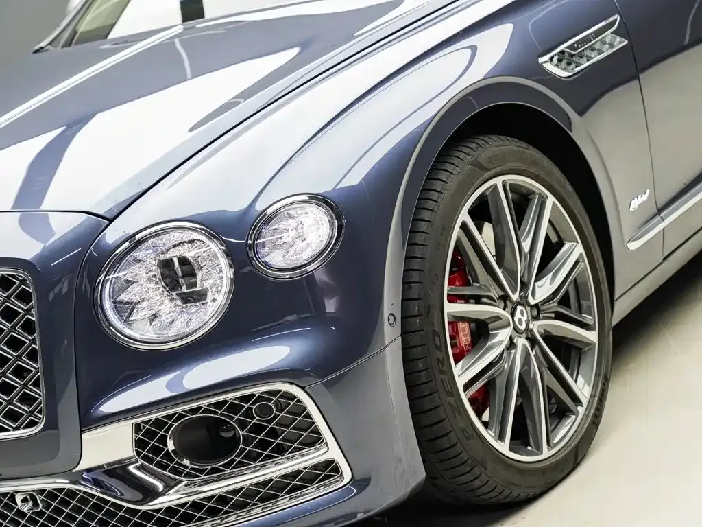 Bentley Flying Spur PHEV — фото 9