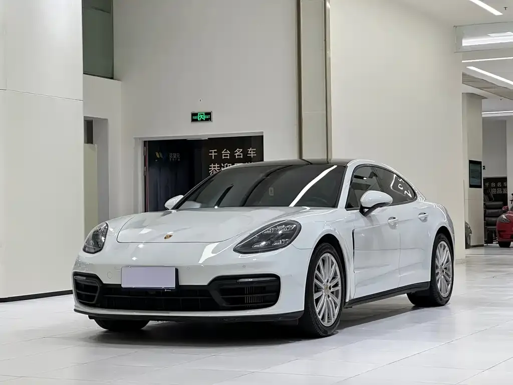 Porsche Panamera — фото 1