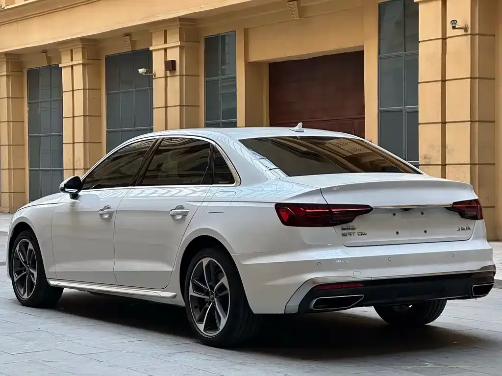 Audi A4L — фото 4