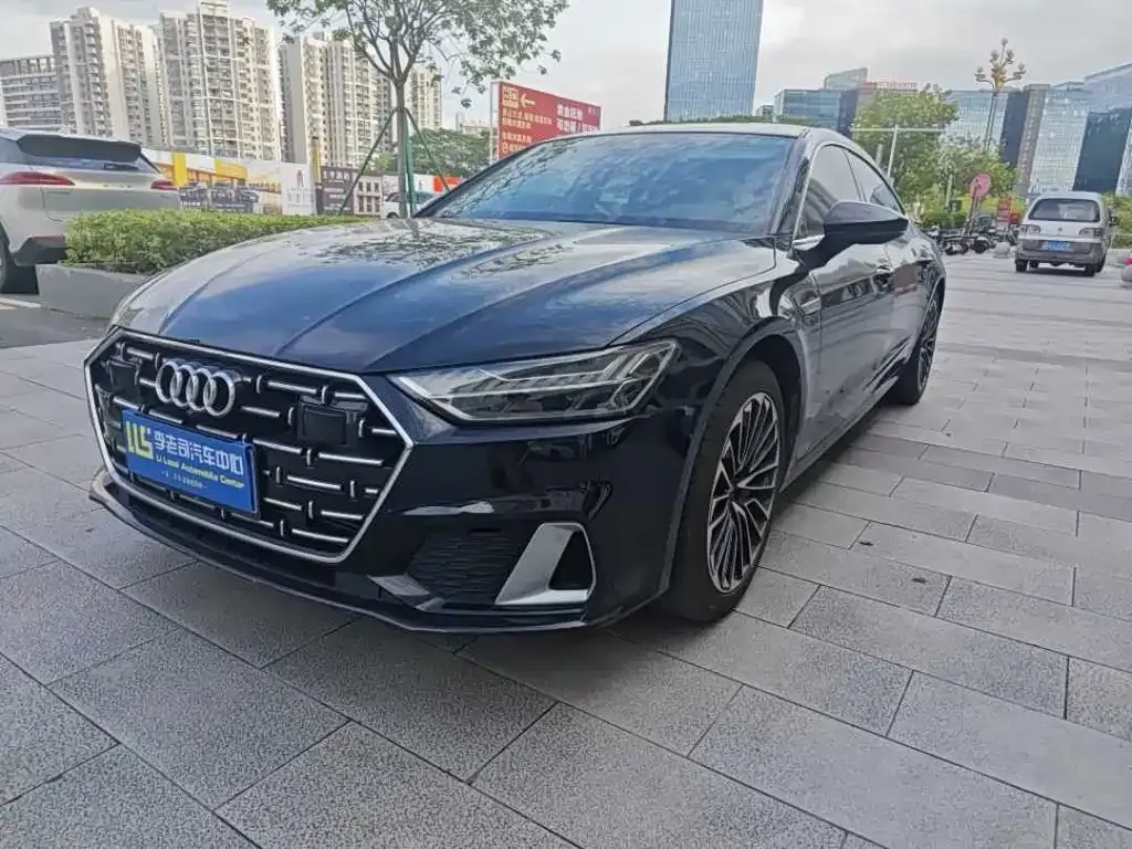 Audi A7L — фото 1