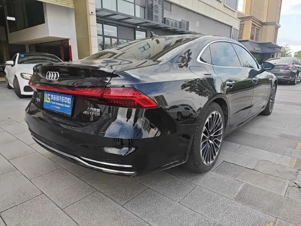 Audi A7L — фото 9