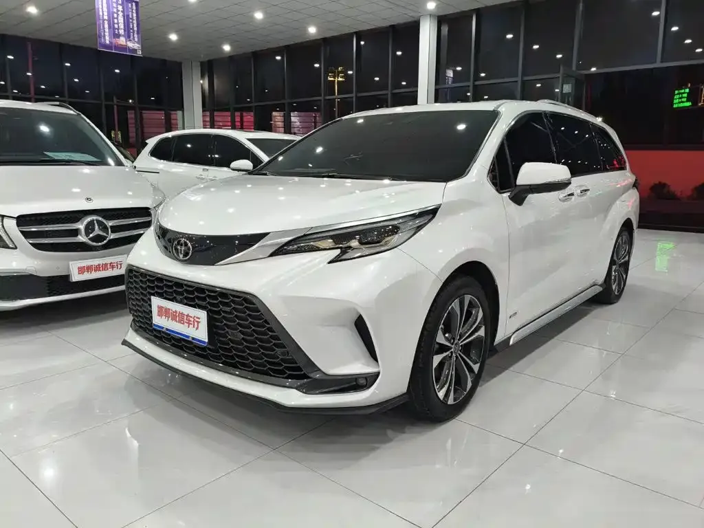 Toyota Granvia — фото 1
